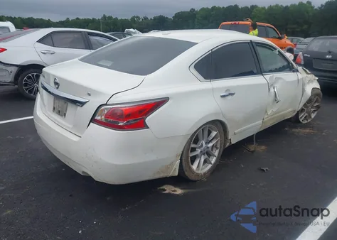 2015 Nissan Altima 2.5 S из США, поврежденный, VIN 1N4AL3AP2FC131081